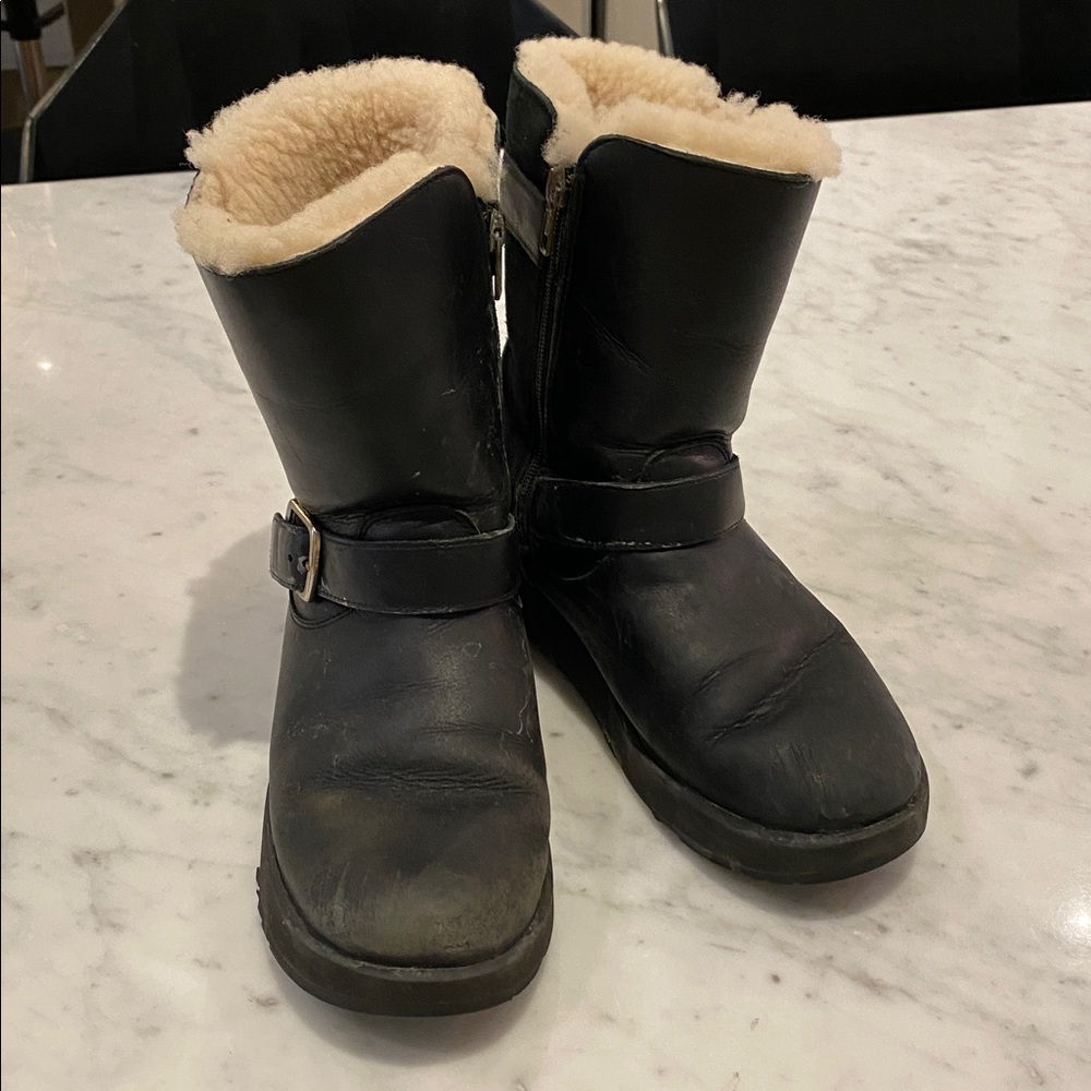 Cozy Black Boots with Shearling Lining